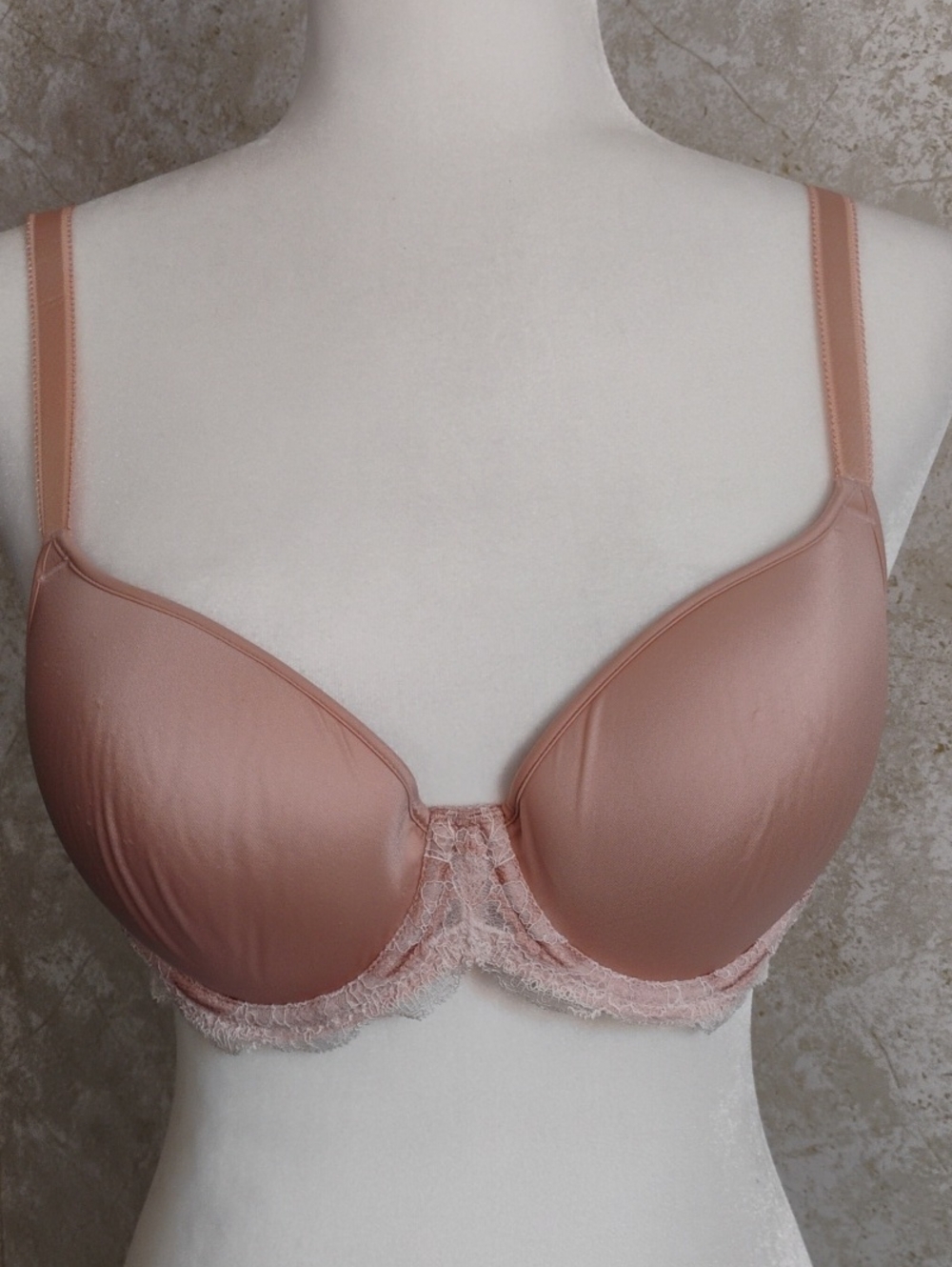 Wacoal Smooth Lace-Trim  Bra in Beige/ Size 30DDD